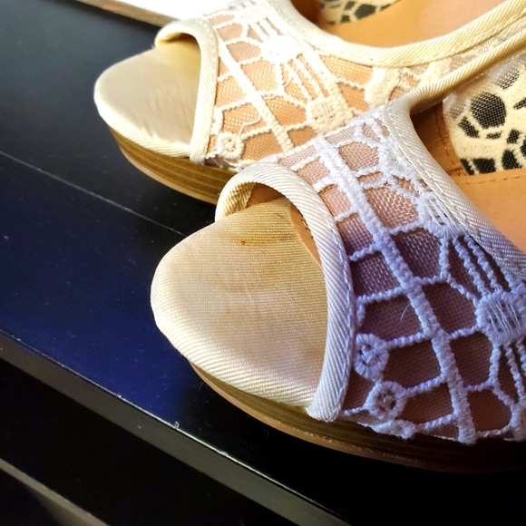 American Eagle Lace Wedge Sandals - Picture 6 of 6